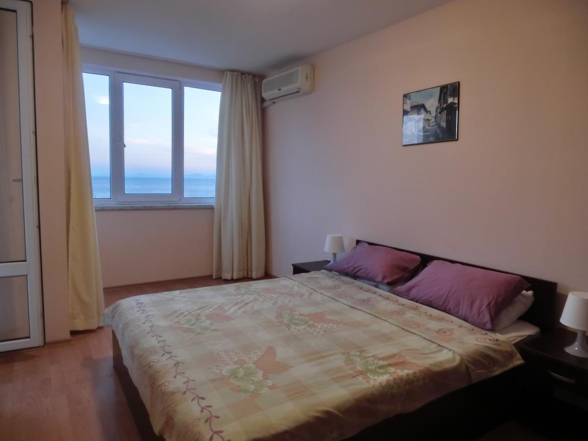 Sea View Crown Apartment On Complex With Pools And Beach, Sveti Vlas Bagian luar foto